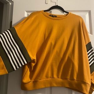 Say what? Yellow ballon sleeve